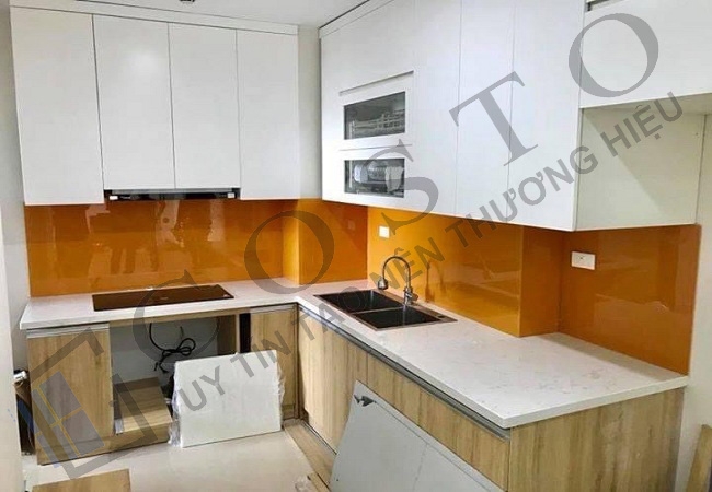 giá kính bếp Hải Long