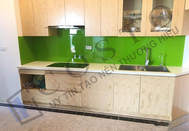 giá kính bếp màu xanh non