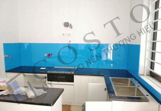 giá kính cường lực ốp bếp