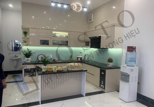 Kính bếp màu trắng xanh kim sa