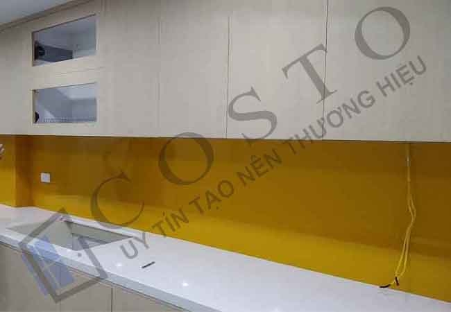 Kính bếp màu vàng nghệ