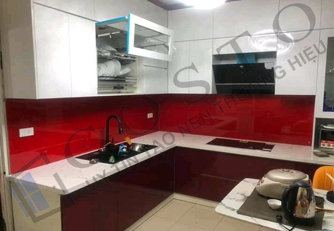 Kính ốp bếp màu gì đẹp