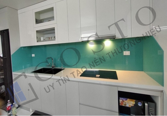 Kính ốp bếp màu xanh ngọc