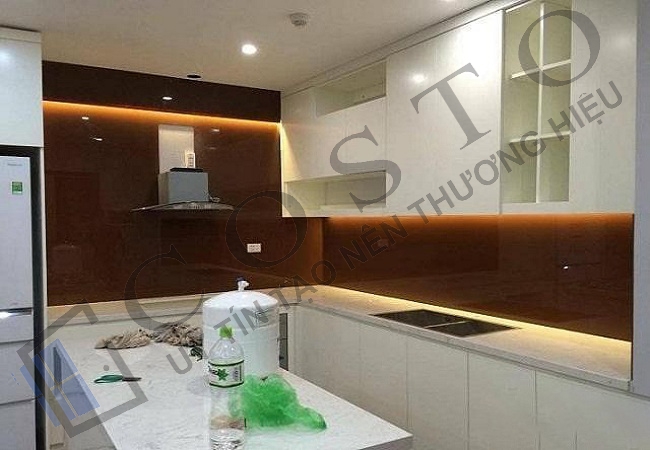 Kính ốp sơn màu nâu