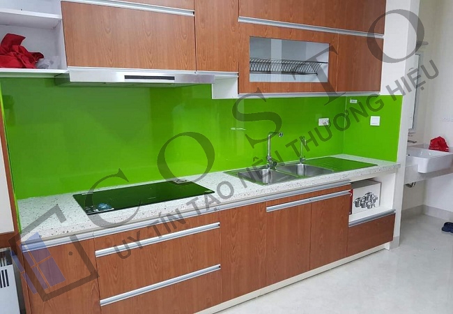 Kính ốp tường bếp màu xanh non