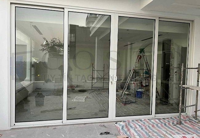 Mẫu cửa đi 4 cánh nhôm Xingfa