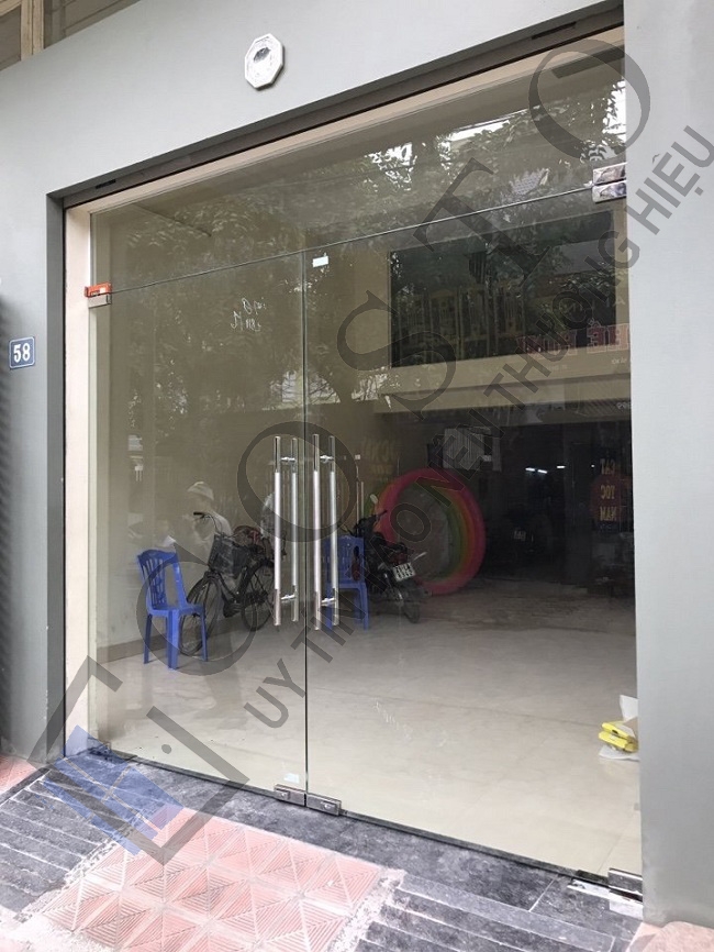 Mẫu cửa thủy lực đẹp