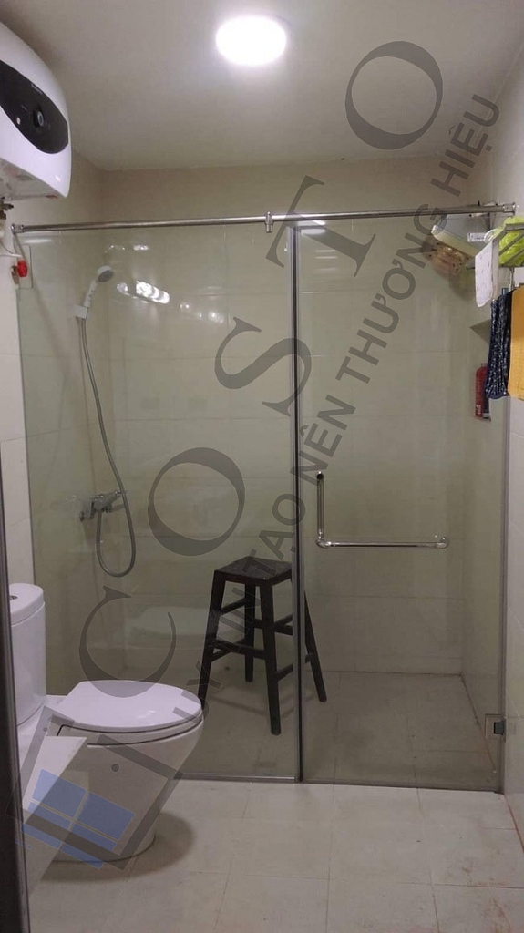 Mẫu phòng tắm kính 90 độ