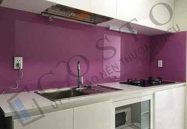 ốp kính bếp màu tím