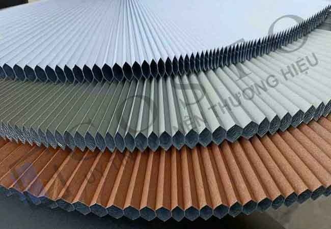 Rèm tổ ong chất liệu gì