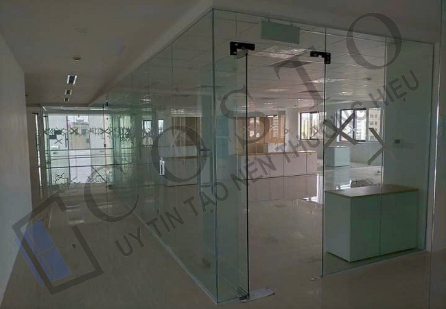Thay cửa kính cường lực