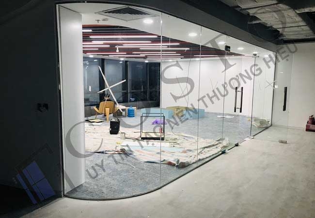 Vách kính cường lực văn phòng