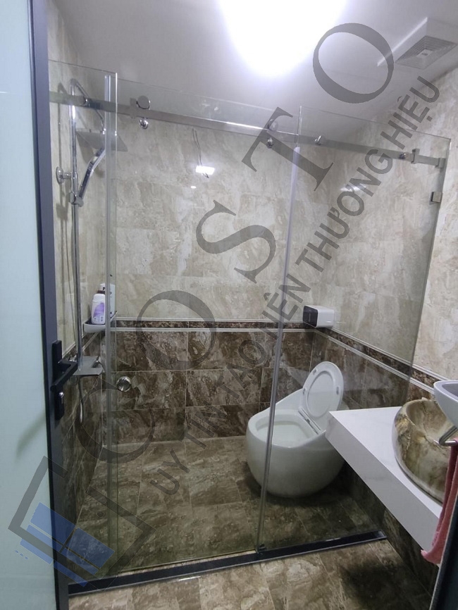 Vách kính nhà tắm cửa lùa