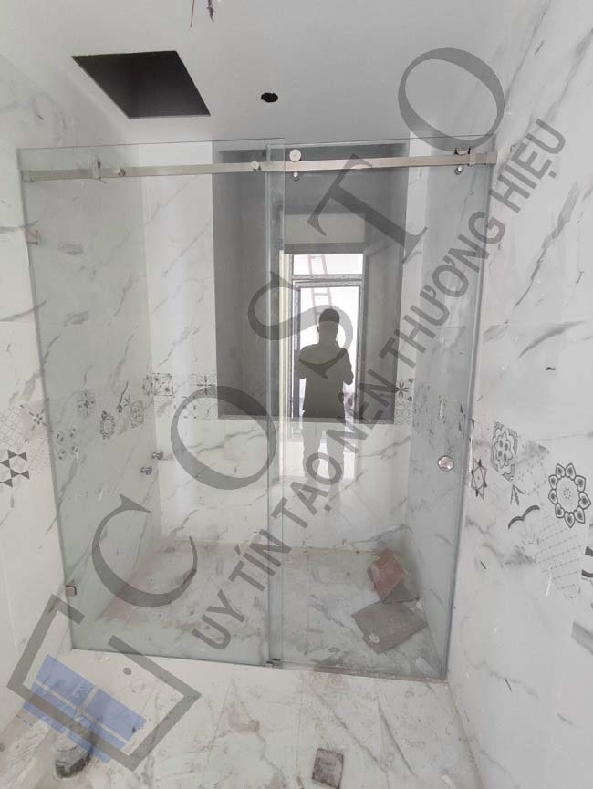 Vách kính phòng tắm nhỏ