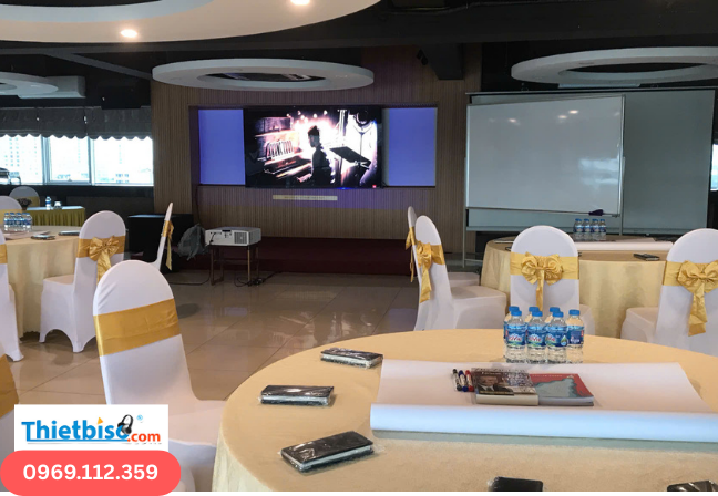 Bộ số 6 - Thuê máy chiếu và màn chiếu (6500 lumens và màn 150 inch)