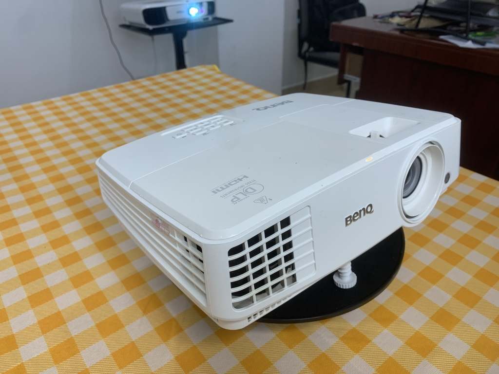 Máy chiếu cũ BenQ MS527 3300 Ansi, SVGA (800x600) giá rẻ