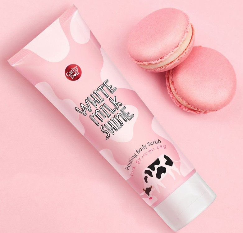 Tẩy Tế Bào Chết Toàn Thân Cathy Doll Sáng Da Sữa Bò 320ml