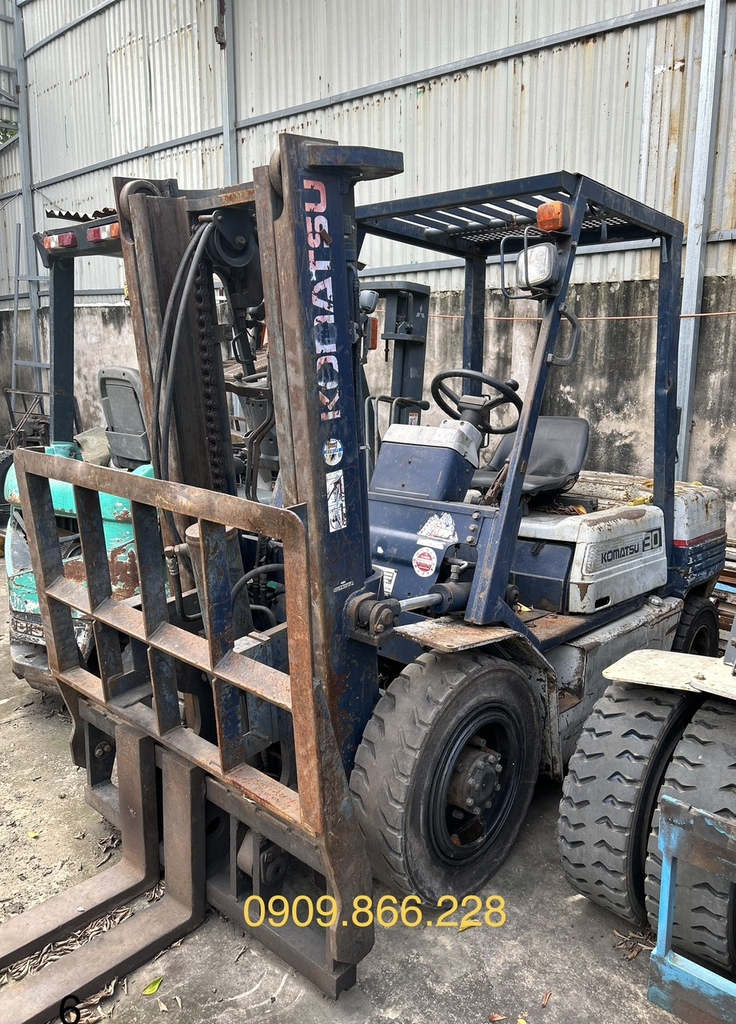 KOMATSU 3 TẤN