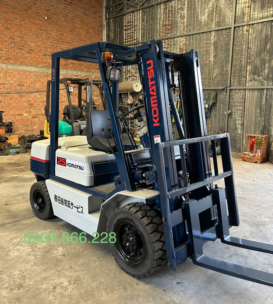 KOMATSU-2.5T-MÁY DẦU