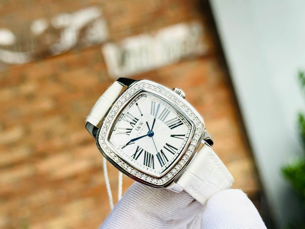 Đồng Hồ Nữ I&W Carnival 637L1 Quartz