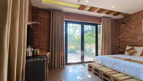 Phòng đơn view sân vườn