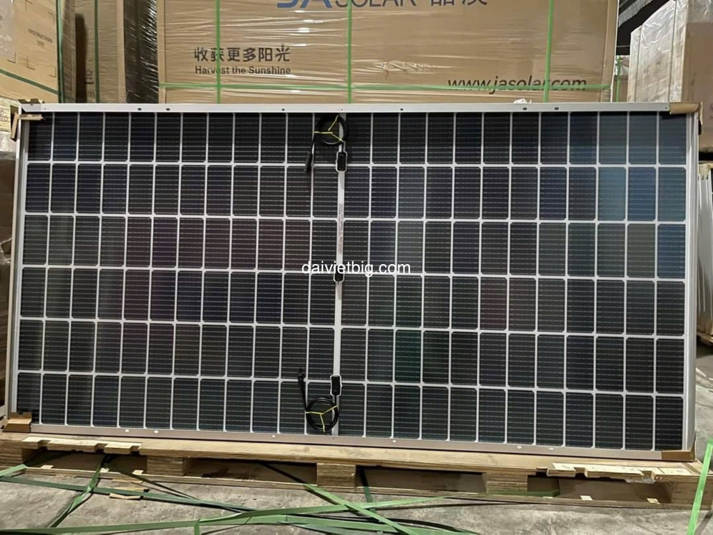 Tấm Pin mặt trời JA 555w LOẠI A 2 mặt kính HIỆU SUẤT CAO 2025