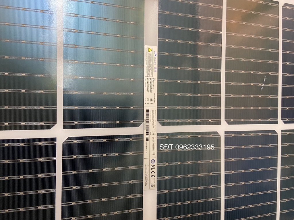 Tấm Pin mặt trời JA 555w LOẠI A 2 mặt kính HIỆU SUẤT CAO 2025