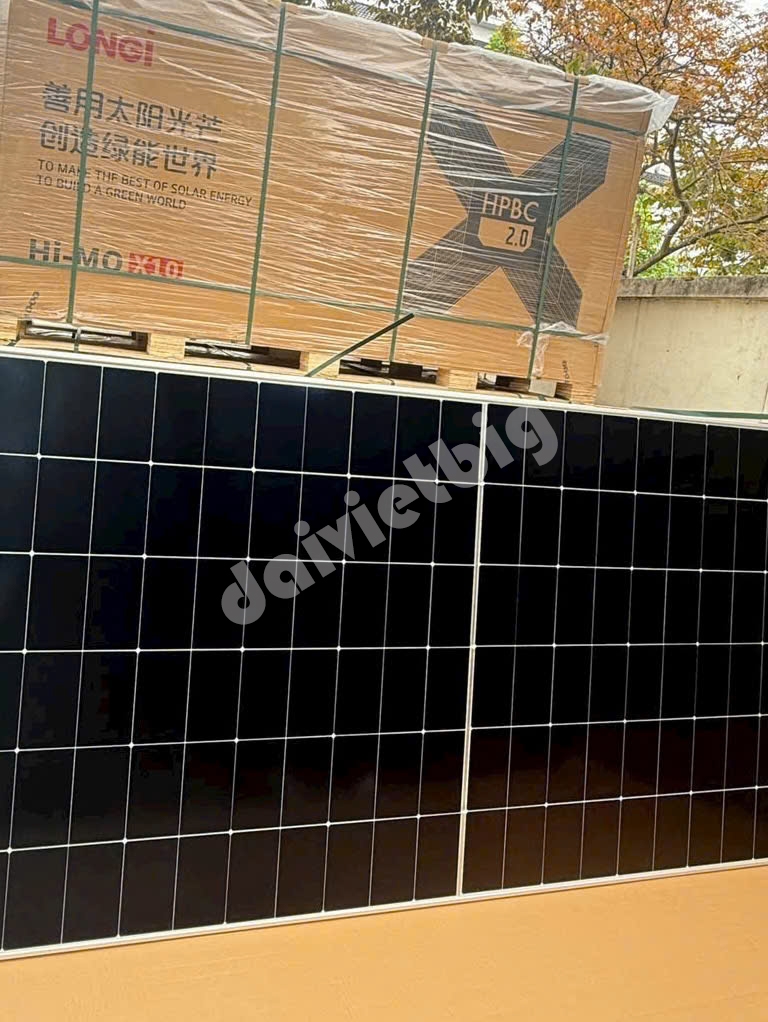 Tấm pin năng lượng mặt trời LONGi Hi-MO X10 650W – 2 mặt kính