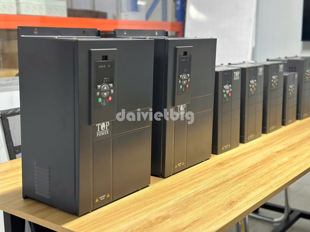 BIẾN TẦN BƠM NƯỚC NĂNG LƯỢNG MẶT TRỜI TOP POWER 30KW 3 PHA