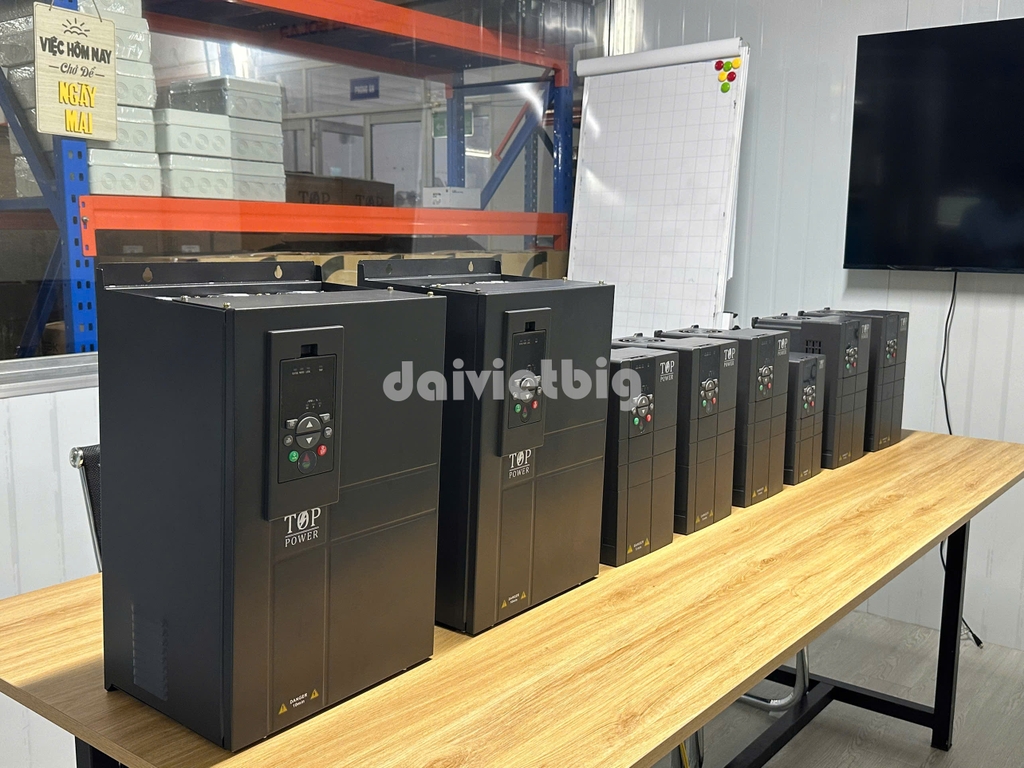 BIẾN TẦN BƠM NƯỚC NĂNG LƯỢNG MẶT TRỜI TOP POWER 30KW 3 PHA