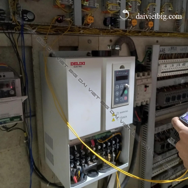 Biến tần bơm năng lượng mặt trời Delixi 132KW - 3 Pha