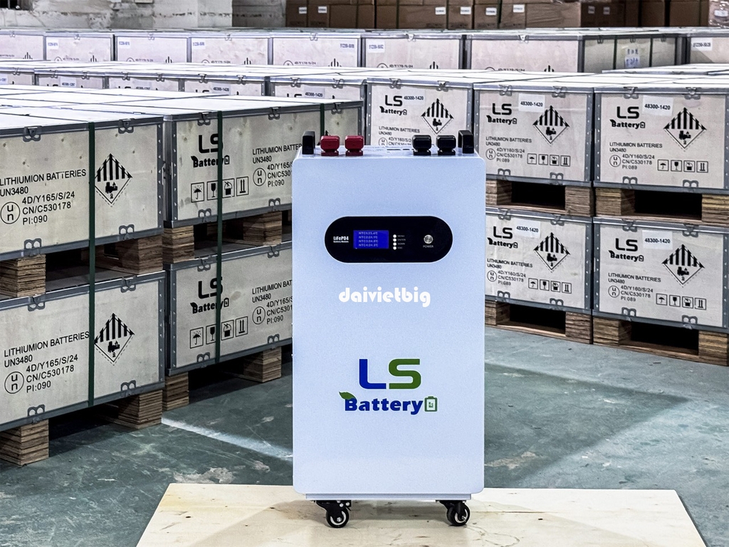 Bộ Pin lưu trữ Ls Battery  300AH- 51.2V-15.3kw – có bánh xe ( Chính hãng)