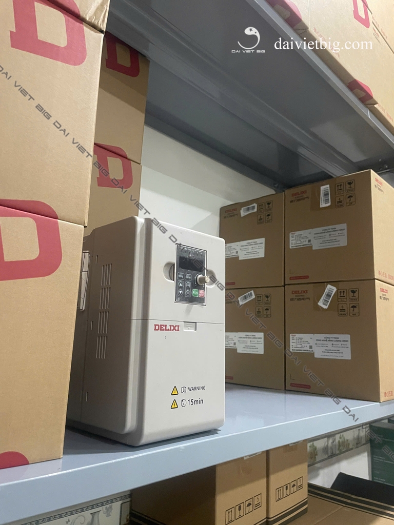 Biến tần bơm năng lượng mặt trời Delixi 7.5KW - 3 Pha