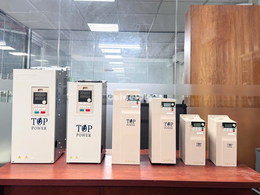 BIẾN TẦN BƠM NƯỚC NĂNG LƯỢNG MẶT TRỜI TOP POWER 30KW 3 PHA