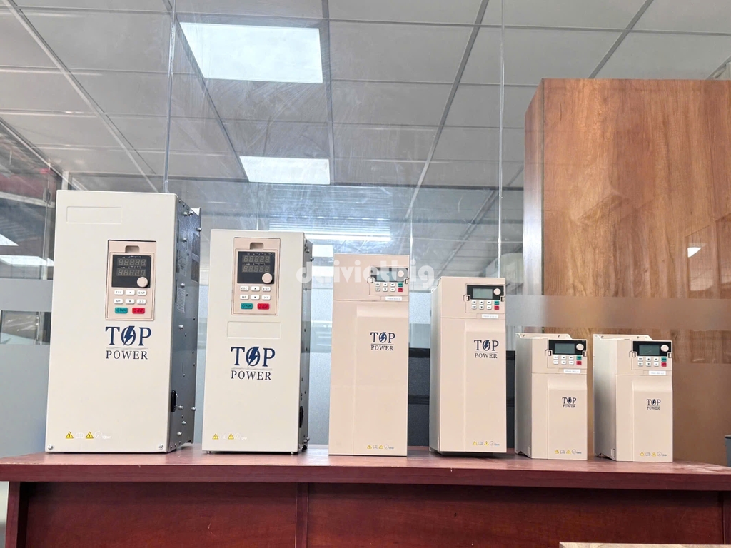 BIẾN TẦN BƠM NƯỚC NĂNG LƯỢNG MẶT TRỜI TOP POWER 15KW 3 PHA