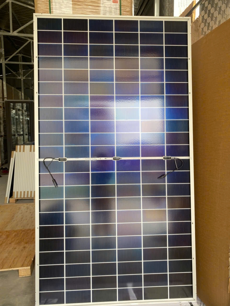 Tấm Pin mặt trời AE 700w LOẠI A 2 mặt kính HIỆU SUẤT CAO 2025