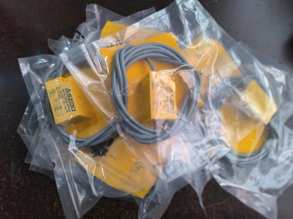 Cảm biến từ TURCK Ni15-Q30-AN6X