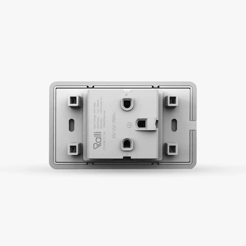 Ổ cắm đa năng âm tường Rạng Đông model OCAT04K 2C, tương thích với hầu hết các loại phích cắm trên thị trường.