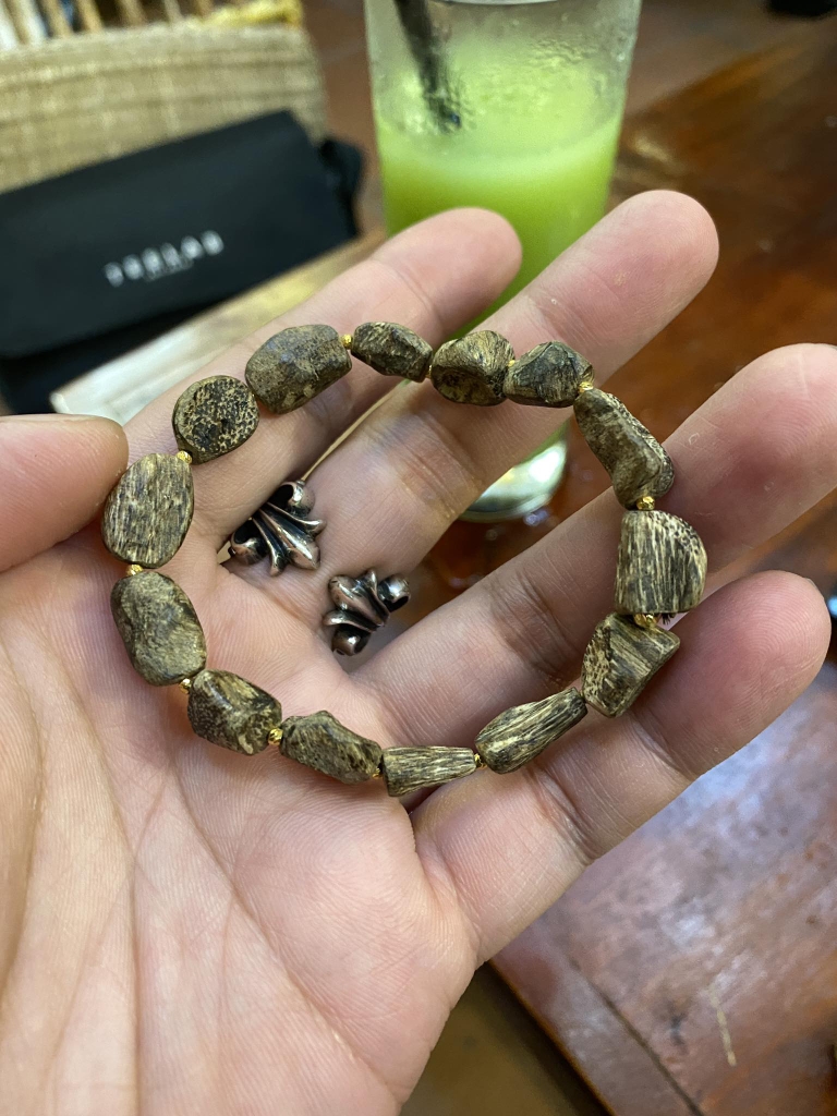 Vòng tay Trầm Hương rừng Khánh Hòa, chìm nước, hạt thô tự nhiên mix vàng 18k