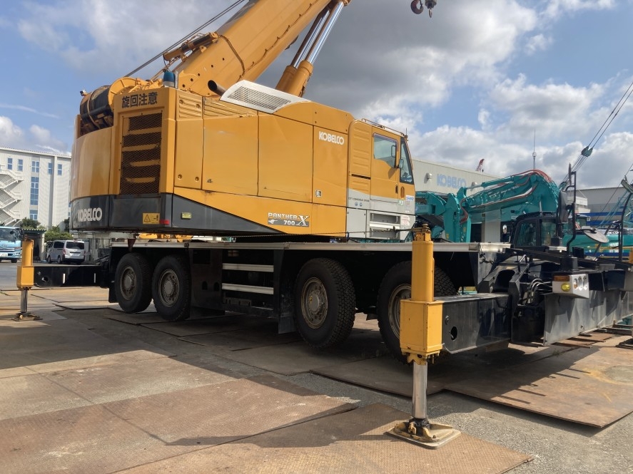 Xe cẩu bánh lốp 70 tấn Kobelco RK700 (2010) nhập khẩu từ Nhật Bản