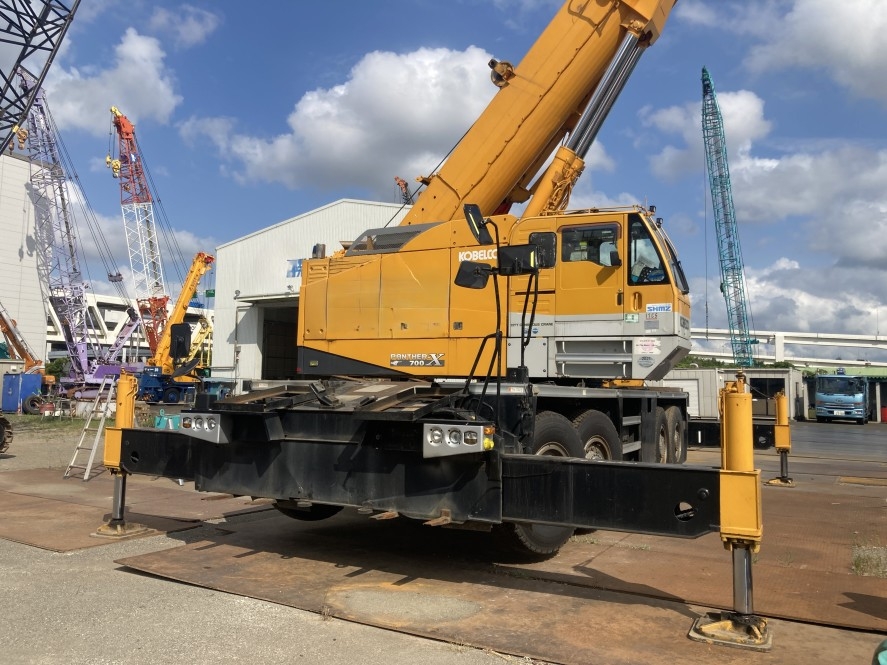 Xe cẩu bánh lốp 70 tấn Kobelco RK700 (2010) nhập khẩu từ Nhật Bản