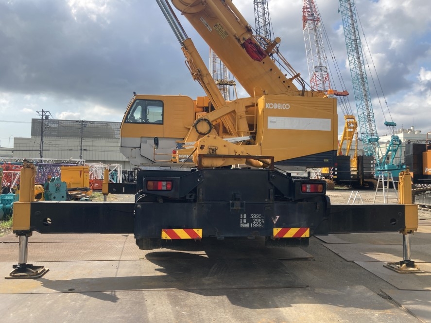 Xe cẩu bánh lốp 70 tấn Kobelco RK700 (2010) nhập khẩu từ Nhật Bản