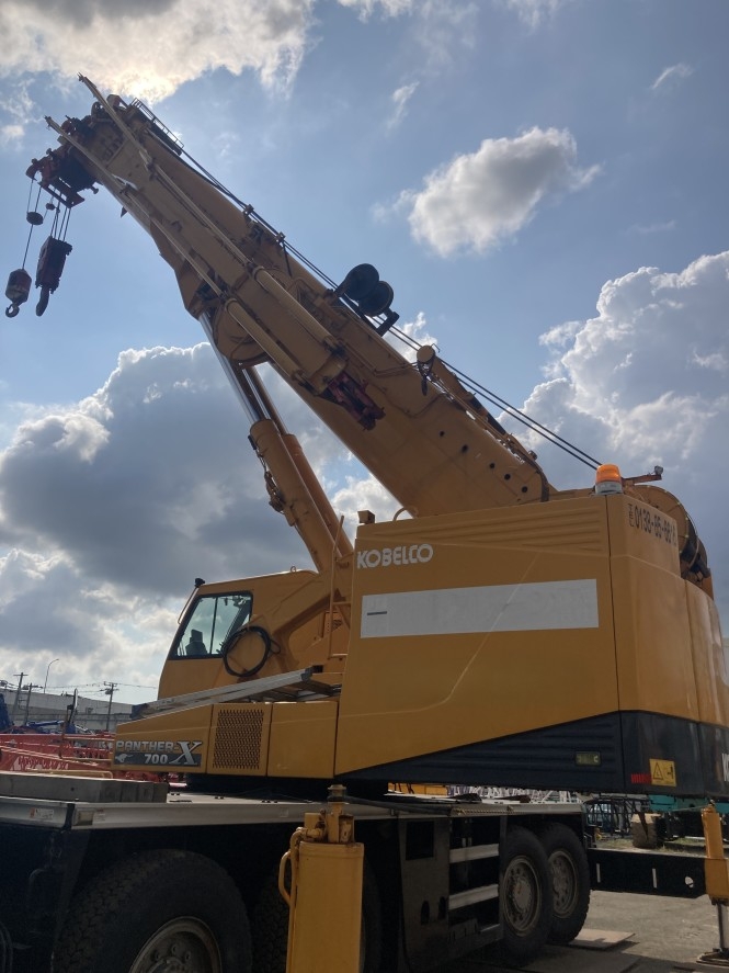 Xe cẩu bánh lốp 70 tấn Kobelco RK700 (2010) nhập khẩu từ Nhật Bản