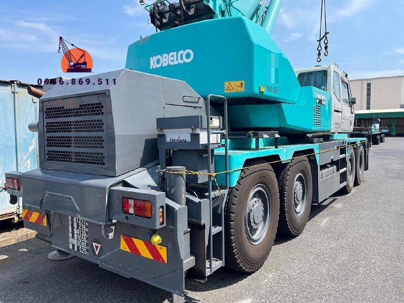 Xe cẩu bánh lốp 70 tấn Kobelco RK700-2 (2015) nhập khẩu từ Nhật Bản