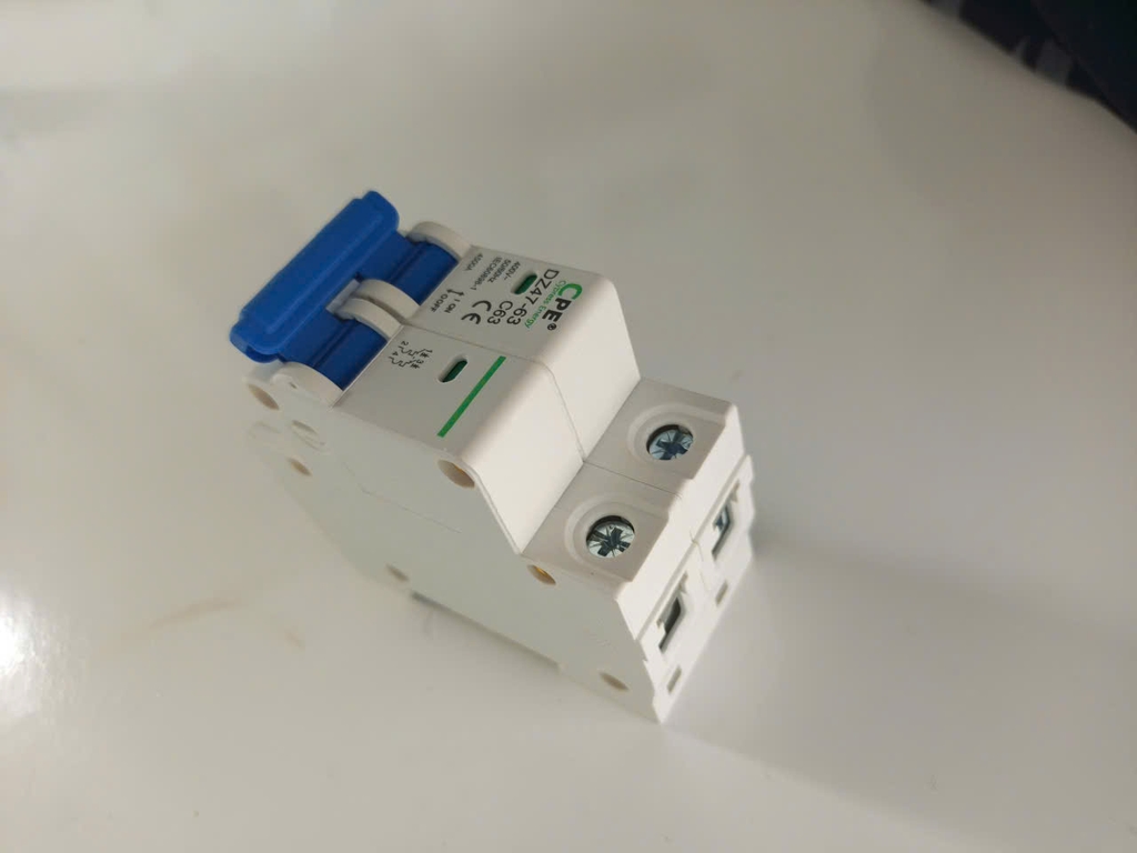 Aptomat MCB 2P AC 63A bảo vệ mạch điện khỏi các sự cố quá tải và ngắn mạch