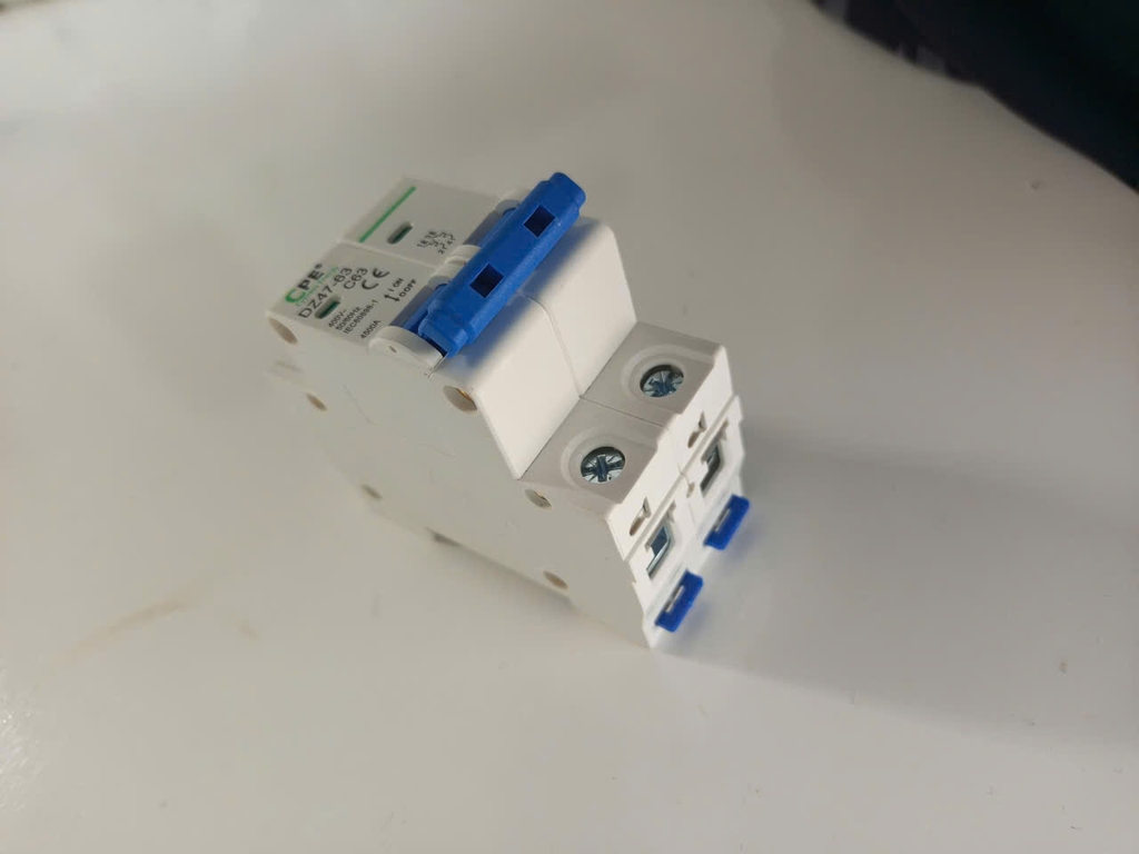 Aptomat MCB 2P AC 63A bảo vệ mạch điện khỏi các sự cố quá tải và ngắn mạch