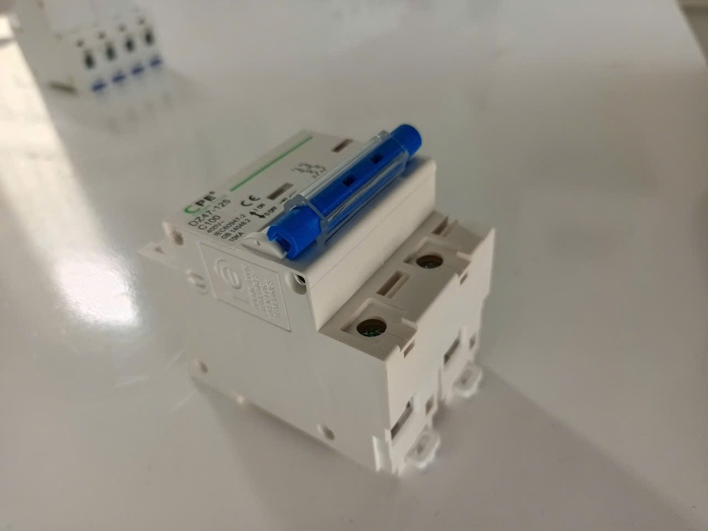 Aptomat MCB 2P AC 100A bảo vệ mạch điện khỏi các sự cố quá tải và ngắn mạch