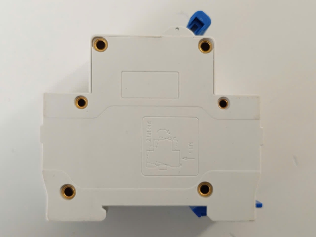 Aptomat MCB 2P AC 32A bảo vệ mạch điện khỏi các sự cố quá tải và ngắn mạch
