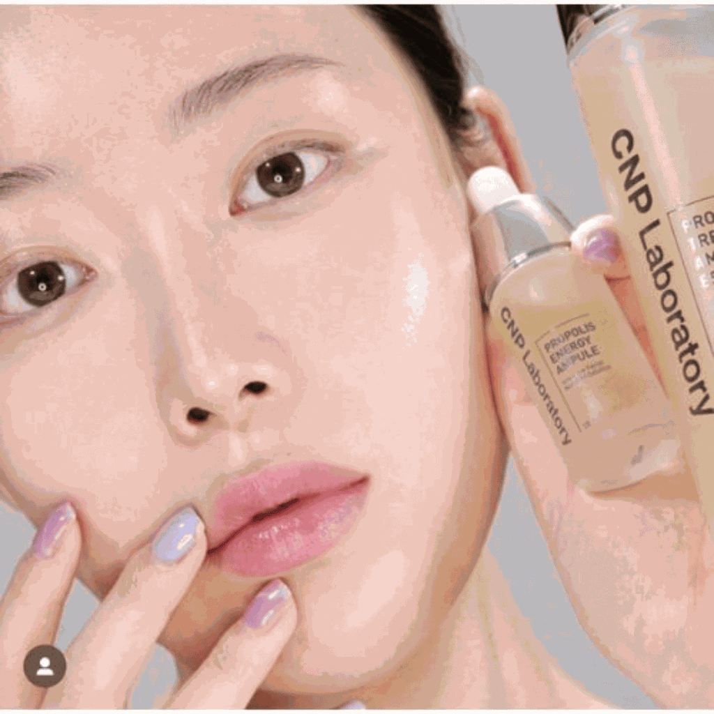 Nước Thần Keo Ong Phục Hồi Da CNP Laboratory Treatment Ampule Essence