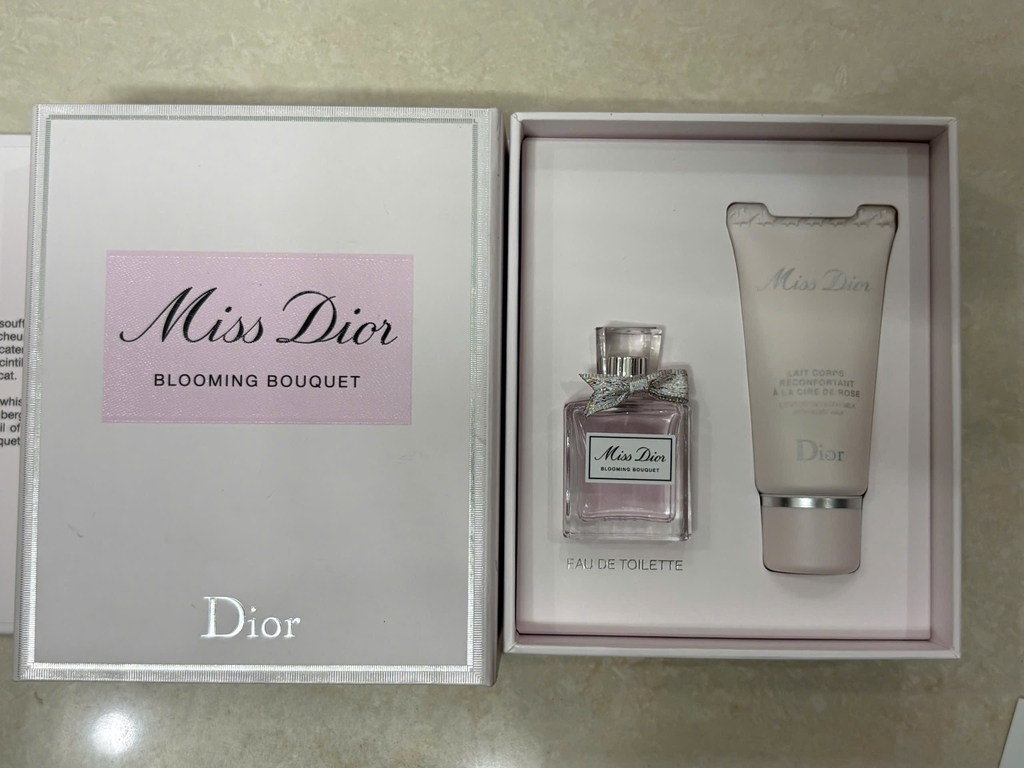 Set Nước Hoa Mini & Dưỡng Thể Miss Dior (Nước Hoa 5ml + Lotion 20ml) - Fullbox  Hàng Công Ty